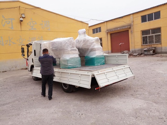 木工車床發(fā)貨 木工車床發(fā)貨