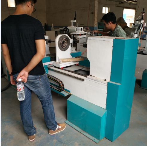 客戶參觀天驕數控木工車床 客戶參觀天驕數控木工車床