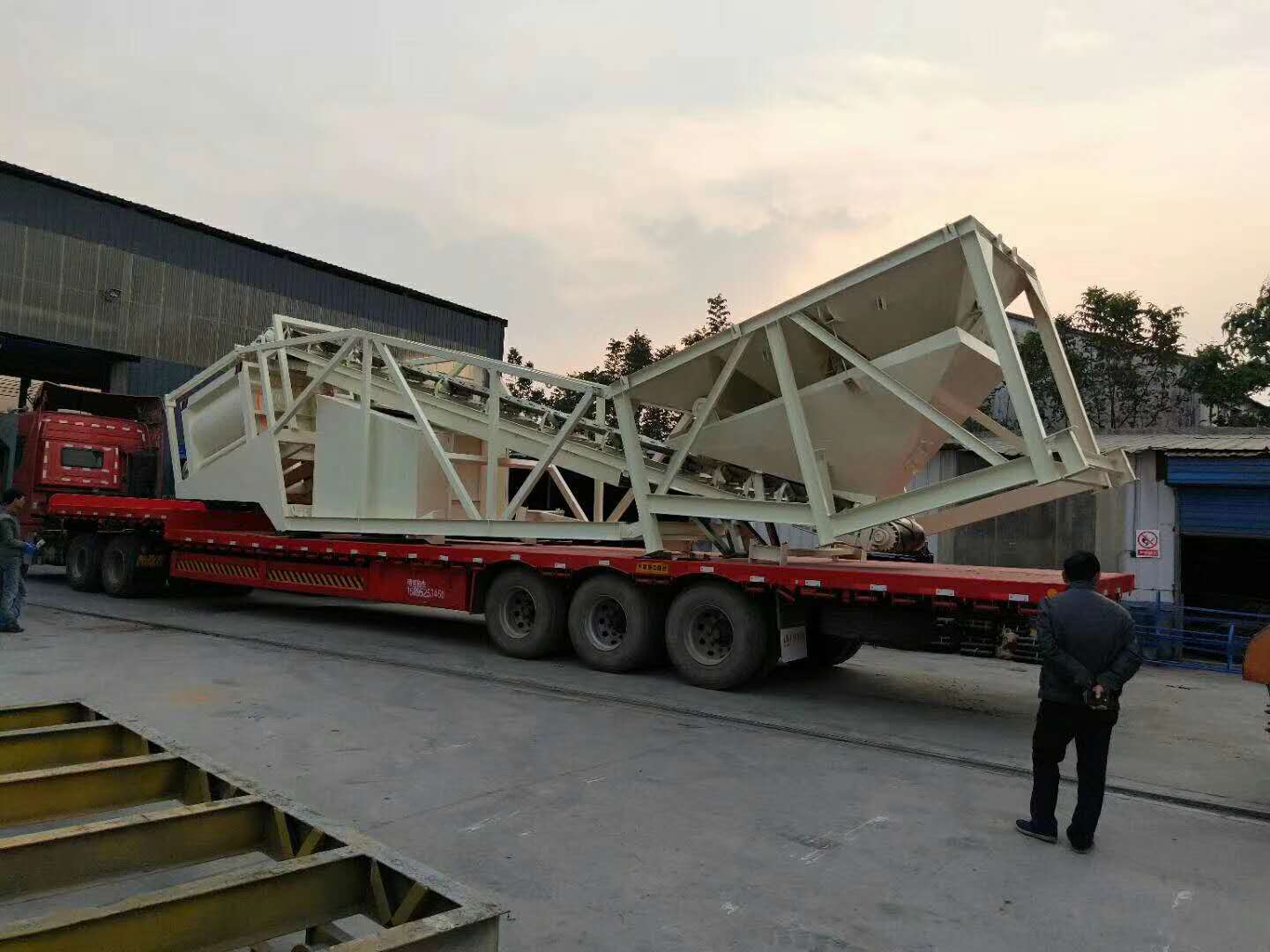 輝宏移動(dòng)攪拌站 輝宏移動(dòng)攪拌站